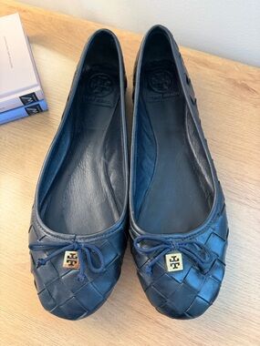 Tory Burch Dark Blue Woven Leather Ballet Flats with Logo Charm
